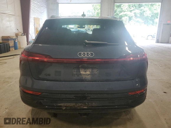 2024 Audi Q8 e-tron z VIN WA15ABGE5RB025102, wystawiony jako Copart lot #65831524 z przebiegiem 10 623 mil mil oraz Szkody całkowita. Historia ofert i sprzedaży dostępna na DreamBid. Obrazek 6.