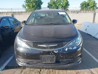 2020 Chrysler Voyager LXi z VIN 2C4RC1DG2LR195864, wystawiony jako IAAI lot #42478117 z przebiegiem 114 102 mil mil oraz . Historia ofert i sprzedaży dostępna na DreamBid. Obrazek 11.