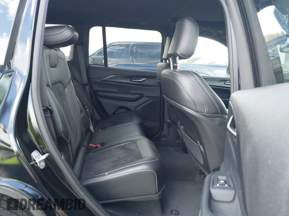 2023 Jeep Grand Cherokee Laredo z VIN 1C4RJHAG7PC661998, wystawiony jako IAAI lot #41104990 z przebiegiem 43 718 mil mil oraz . Historia ofert i sprzedaży dostępna na DreamBid. Obrazek 8.
