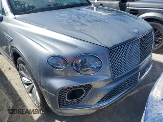 2021 Bentley Bentayga V8 z VIN SJAAM2ZV5MC033827, wystawiony jako Copart lot #75244994 z przebiegiem 16 527 mil mil oraz Nie do naprawy • Non repairable. Historia ofert i sprzedaży dostępna na DreamBid. Obrazek 5.