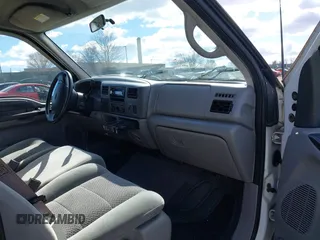 2001 Ford Super Duty F-250 XL with VIN 1FTNX21S51ED85122, listed as a IAAI auction lot 41695169 with 117,257 mi miles. Bid and sale history available at carsss.com. Image 5.