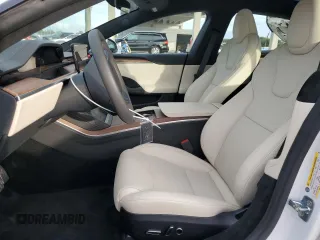 2024 Tesla Model S z VIN 5YJSA1E56RF543139, wystawiony jako Copart lot #86568584 z przebiegiem 1 212 mil mil oraz Szkoda całkowita • Salvage title. Historia ofert i sprzedaży dostępna na DreamBid. Obrazek 7.