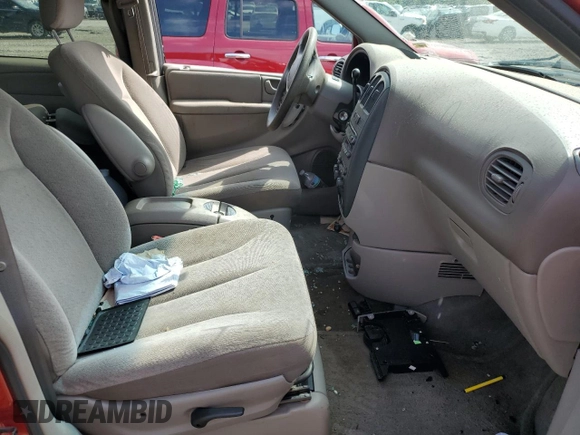 2002 Dodge Caravan EX with VIN 2B8GP74L92R602861, listed as a Copart auction lot 55630154 with 186,170 mi miles and Salvage Title. Bid and sale history available at carsss.com. Image 7.