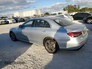 2021 Mercedes-Benz E 350 z VIN W1KZF8EB7MA933821, wystawiony jako Copart lot #50354235 z przebiegiem 32 299 mil mil oraz Nie do naprawy • Non repairable. Historia ofert i sprzedaży dostępna na DreamBid. Obrazek 2.