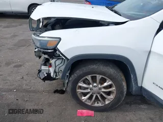 2019 Jeep Cherokee Latitude with VIN 1C4PJMCX0KD336934, listed as a IAAI auction lot 41172828 with 47,477 mi miles. Bid and sale history available at carsss.com. Image 6.