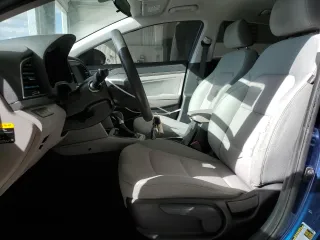 2017 Hyundai Elantra SE z VIN 5NPD84LF7HH079103, wystawiony jako Copart lot #52898475 z przebiegiem 79 512 mil mil oraz Czysty tytuł • Clean title. Historia ofert i sprzedaży dostępna na DreamBid. Obrazek 7.