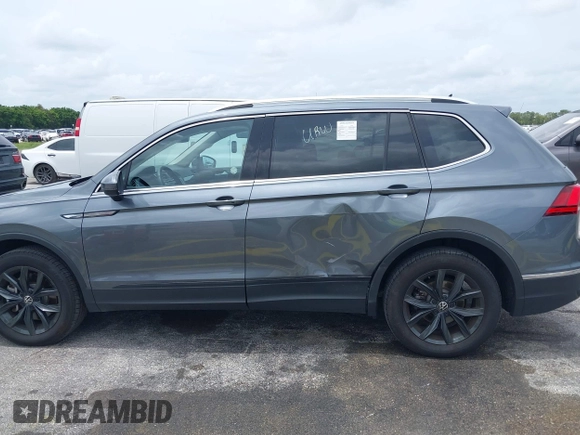2024 Volkswagen Tiguan SE z VIN 3VV3B7AX9RM196186, wystawiony jako IAAI lot #42769059 z przebiegiem 16 258 mil mil oraz . Historia ofert i sprzedaży dostępna na DreamBid. Obrazek 14.