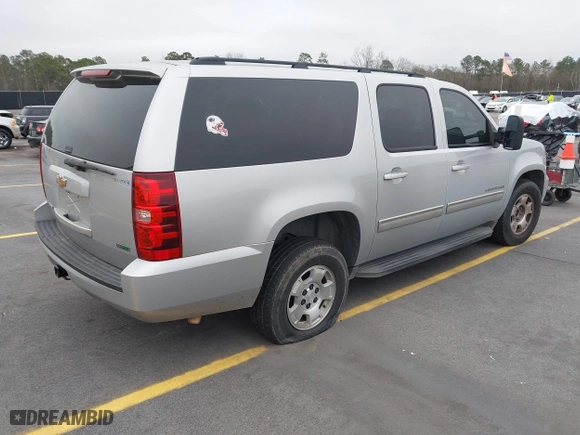 2010 Chevrolet Suburban Commercial with VIN 1GNUKHE30AR186320, listed as a IAAI auction lot 41544991 with 216,037 mi miles. Bid and sale history available at carsss.com. Image 4.