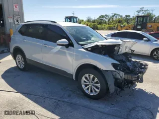 2018 Volkswagen Tiguan S with VIN 3VV1B7AX7JM057685, listed as a Copart auction lot 47518595 with 44,879 mi miles and Salvage Title. Bid and sale history available at carsss.com. Image 4.