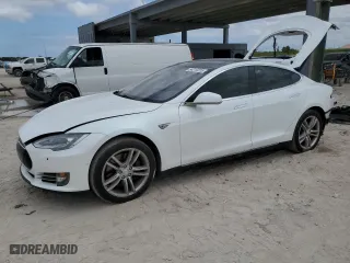 2015 Tesla Model S 85 kWh Battery with VIN 5YJSA1H15FFP68043, listed as a Copart auction lot 54010225 with 49,236 mi miles and Salvage Title. Bid and sale history available at carsss.com. Image 1.