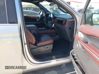 2023 Ford Expedition Max Limited z VIN 1FMJK2A81PEA48159, wystawiony jako IAAI lot #42725025 z przebiegiem 79 301 mil mil oraz . Historia ofert i sprzedaży dostępna na DreamBid. Obrazek 5.