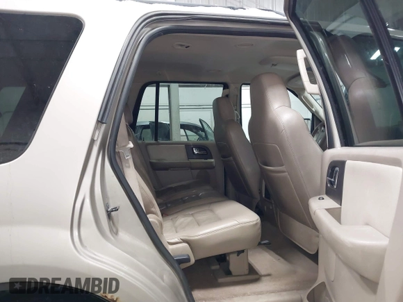 2005 Ford Expedition Special Service with VIN 1FMPU16535LA51506, listed as a IAAI auction lot 40939696 with 165,332 mi miles. Bid and sale history available at carsss.com. Image 8.
