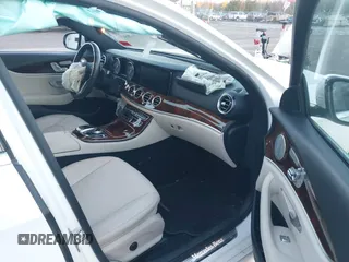 2019 Mercedes-Benz E-Class E 300 with VIN WDDZF4KB2KA609220, listed as a IAAI auction lot 41172669 with 49,607 mi miles. Bid and sale history available at carsss.com. Image 5.