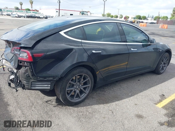 2019 Tesla Model 3 Mid Range z VIN 5YJ3E1EA4KF361967, wystawiony jako IAAI lot #42261724 z przebiegiem 89 902 mil mil oraz . Historia ofert i sprzedaży dostępna na DreamBid. Obrazek 4.