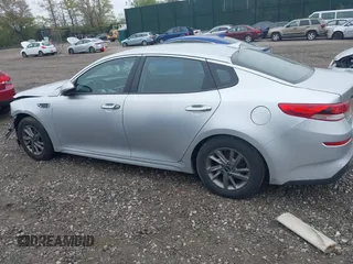 2020 Kia Optima LX z VIN 5XXGT4L38LG422703, wystawiony jako IAAI lot #39335033 z przebiegiem 73 037 mil mil oraz . Historia ofert i sprzedaży dostępna na DreamBid. Obrazek 14.