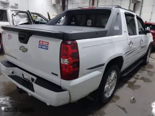 2010 Chevrolet Avalanche LTZ with VIN 3GNVKGE01AG147384, listed as a IAAI auction lot 41377747 with 319,606 mi miles. Bid and sale history available at carsss.com. Image 4.