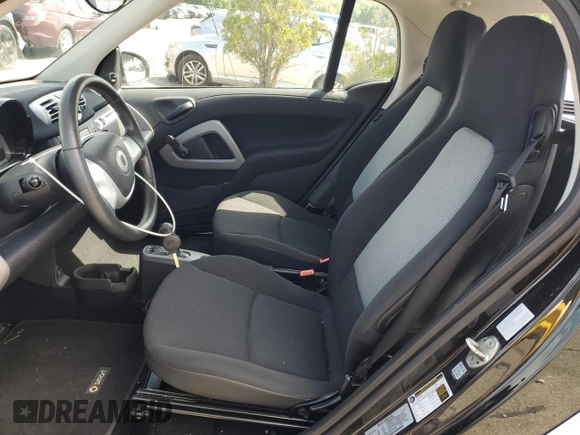 2015 Smart fortwo Passion z VIN WMEEJ3BA8FK797266, wystawiony jako Copart lot #64777655 z przebiegiem 20 995 mil mil oraz Szkoda całkowita • Salvage title. Historia ofert i sprzedaży dostępna na DreamBid. Obrazek 7.