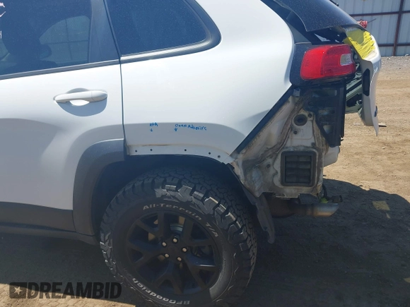 2014 Jeep Cherokee Trailhawk with VIN 1C4PJMBSXEW236807, listed as a IAAI auction lot 42660980 with 157,225 mi miles and . Bid and sale history available at DreamBid. Image 18.