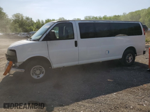 2008 Chevrolet Express Passenger with VIN 1GAHG39K981177228, listed as a Copart auction lot 55031385 with 274,971 mi miles and Salvage title. Bid and sale history available at DreamBid. Image 1.