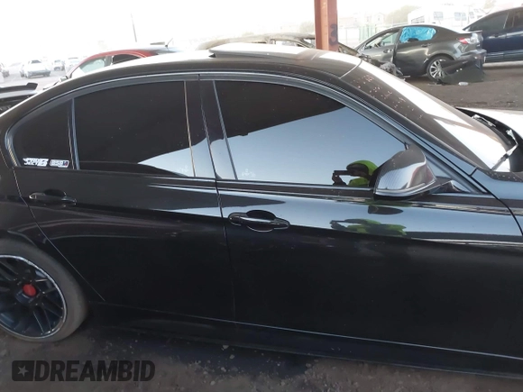 2018 BMW 3 Series 340i z VIN WBA8B3G57JNV01064, wystawiony jako IAAI lot #41335456 z przebiegiem 70 853 mil mil oraz . Historia ofert i sprzedaży dostępna na DreamBid. Obrazek 13.