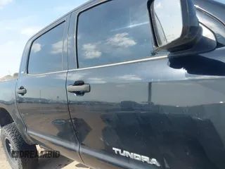 2013 Toyota Tundra 4WD Truck with VIN 5TFDW5F16DX286995, listed as a IAAI auction lot 41584571 with 118,651 mi miles. Bid and sale history available at carsss.com. Image 13.