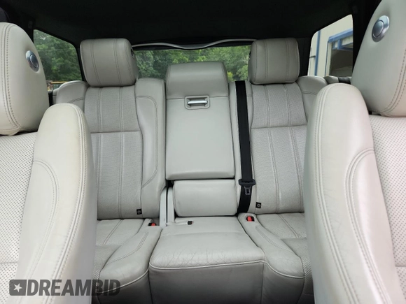 2017 Land Rover Range Rover HSE с VIN SALGS2FV4HA339544, выставлен на аукционе Copart как лот 63998735 с пробегом 107 193 миль миль и Чистый • Clean title. История ставок и продаж доступна на DreamBid. Изображение 10.