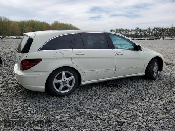 2008 Mercedes-Benz R 3.5L with VIN 4JGCB65EX8A082965, listed as a Copart auction lot 53811395 with 124,483 mi miles and Salvage title. Bid and sale history available at DreamBid. Image 3.