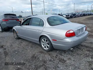 2005 Jaguar S-Type z VIN SAJWA01U55HN25445, wystawiony jako IAAI lot #42273192 z przebiegiem 104 609 mil mil oraz . Historia ofert i sprzedaży dostępna na DreamBid. Obrazek 3.