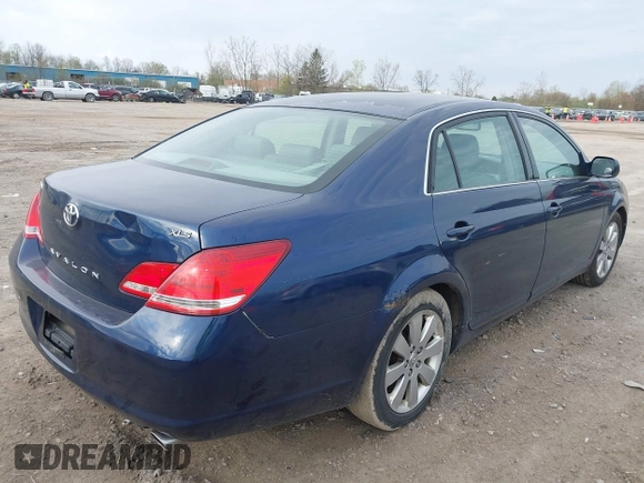 2005 Toyota Avalon XL with VIN 4T1BK36B05U049028, listed as a IAAI auction lot 42094971 with 274,181 mi miles. Bid and sale history available at carsss.com. Image 4.