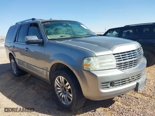 2008 Lincoln Navigator with VIN 5LMFU28548LJ00213, listed as a IAAI auction lot 41846489 with 1 mi miles. Bid and sale history available at carsss.com. Image 1.