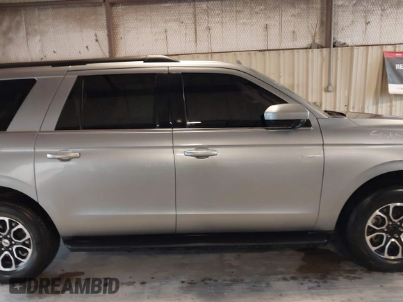 2024 Ford Expedition Max XLT with VIN 1FMJK1J88REA58426, listed as a IAAI auction lot 42381012 with 4,989 mi miles and . Bid and sale history available at DreamBid. Image 13.