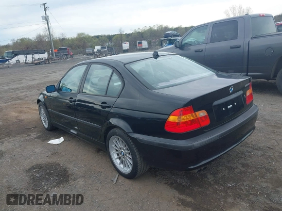 2005 BMW 3 Series 325i with VIN WBAET37435NH06607, listed as a IAAI auction lot 41974725 with 195,378 mi miles. Bid and sale history available at carsss.com. Image 3.