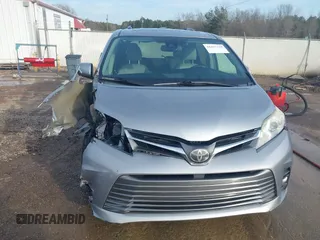 2018 Toyota Sienna XLE Auto Access Seat with VIN 5TDYZ3DC6JS928313, listed as a IAAI auction lot 41411318 with 145,480 mi miles. Bid and sale history available at carsss.com. Image 13.