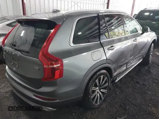 2020 Volvo XC90 Momentum with VIN YV4102PK3L1573865, listed as a IAAI auction lot 41297642 with 153,381 mi miles. Bid and sale history available at carsss.com. Image 4.