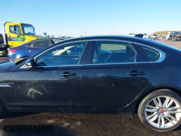 2018 Jaguar XF with VIN SAJBE4EV4JCY56439, listed as a IAAI auction lot 41390873 with 59,599 mi miles and . Bid and sale history available at DreamBid. Image 15.