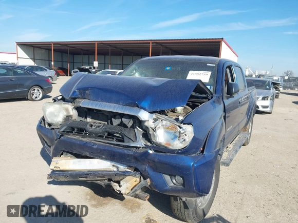 2015 Toyota Tacoma with VIN 5TFLU4EN6FX112038, listed as a IAAI auction lot 41592759 with 236,252 mi miles. Bid and sale history available at carsss.com. Image 2.