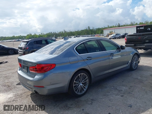 2019 BMW 5 Series 530i z VIN WBAJA5C50KBX87929, wystawiony jako IAAI lot #42546731 z przebiegiem 50 129 mil mil oraz . Historia ofert i sprzedaży dostępna na DreamBid. Obrazek 4.