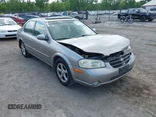 2001 Nissan Maxima GXE z VIN JN1CA31D11T838098, wystawiony jako IAAI lot #42248978 z przebiegiem 180 614 mil mil oraz . Historia ofert i sprzedaży dostępna na DreamBid. Obrazek 1.