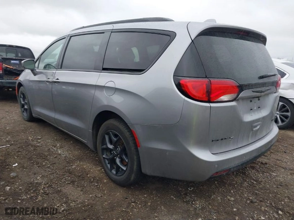 2018 Chrysler Pacifica Limited with VIN 2C4RC1GG2JR230718, listed as a IAAI auction lot 41837691 with 109,811 mi miles. Bid and sale history available at carsss.com. Image 3.