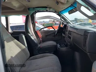 2016 Chevrolet Express Passenger LT z VIN 1GAZGPFG6G1319772, wystawiony jako IAAI lot #41079876 z przebiegiem 123 603 mil mil oraz . Historia ofert i sprzedaży dostępna na DreamBid. Obrazek 5.