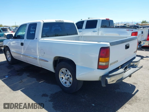 2000 GMC New Sierra 1500 SL with VIN 2GTEC19V0Y1143564, listed as a IAAI auction lot 41839246 with 203,433 mi miles. Bid and sale history available at carsss.com. Image 3.
