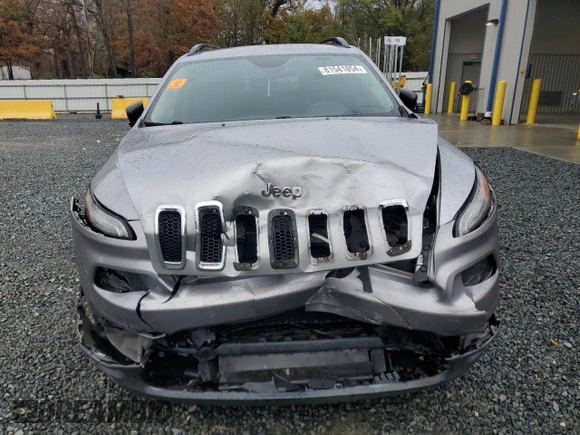 2017 Jeep Cherokee Altitude z VIN 1C4PJLAS4HW617469, wystawiony jako Copart lot #81541854 z przebiegiem 126 325 mil mil oraz Szkoda całkowita • Salvage title. Historia ofert i sprzedaży dostępna na DreamBid. Obrazek 5.