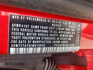 2015 Volkswagen Beetle R-Line z VIN 3VW7T7AT5FM815840, wystawiony jako Copart lot #57490285 z przebiegiem 40 153 mil mil oraz Szkoda całkowita • Salvage title. Historia ofert i sprzedaży dostępna na DreamBid. Obrazek 13.