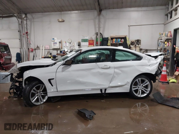 2015 BMW 4 Series 428i xDrive z VIN WBA3N9C52FK246245, wystawiony jako IAAI lot #41650714 z przebiegiem 142 776 mil mil oraz . Historia ofert i sprzedaży dostępna na DreamBid. Obrazek 15.
