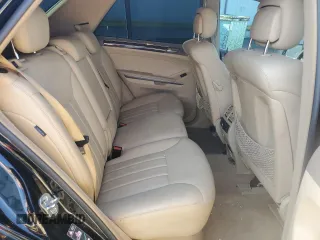 2008 Mercedes-Benz M 550 z VIN 4JGBB72E98A408602, wystawiony jako Copart lot #53737675 z przebiegiem 209 796 mil mil oraz Szkoda całkowita • Salvage title. Historia ofert i sprzedaży dostępna na DreamBid. Obrazek 11.