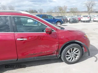 2015 Nissan Rogue SL with VIN 5N1AT2MV5FC870424, listed as a IAAI auction lot 41998532 with 111,000 mi miles and . Bid and sale history available at carsss.com. Image 17.