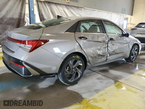 2025 Hyundai Elantra SEL Convenience z VIN KMHLS4DG4SU893058, wystawiony jako Copart lot #60174935 z przebiegiem 16 187 mil mil oraz Czysty tytuł • Clean title. Historia ofert i sprzedaży dostępna na DreamBid. Obrazek 3.