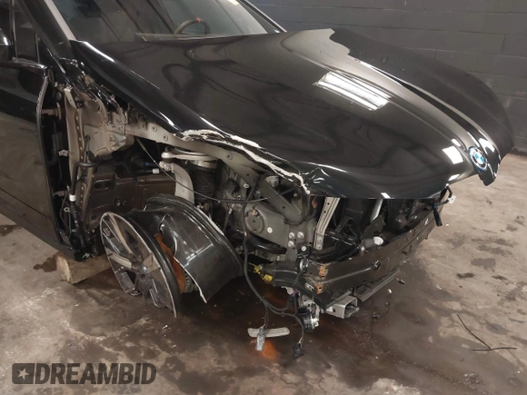 2025 BMW iX M60 z VIN WB533CF02SCS73399, wystawiony jako IAAI lot #41801132 z przebiegiem 3 766 mil mil oraz . Historia ofert i sprzedaży dostępna na DreamBid. Obrazek 6.