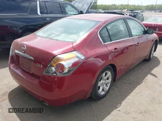 2008 Nissan Altima 2.5 S with VIN 1N4AL21E68C161938, listed as a IAAI auction lot 42100043 with 258,402 mi miles. Bid and sale history available at carsss.com. Image 4.