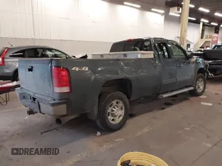 2008 GMC Sierra 2500HD SLT z VIN 1GTHK29648E184776, wystawiony jako IAAI lot #41702854 z przebiegiem 215 160 mil mil oraz . Historia ofert i sprzedaży dostępna na DreamBid. Obrazek 4.